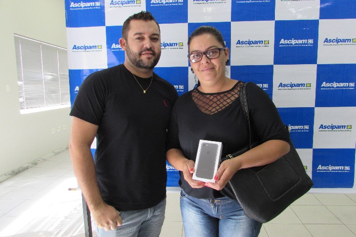 Ascipam entrega iPhones 7 para consumidores premiados