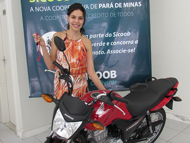 Sicoob Crediverde realiza sorteio e anuncia mais uma moto para os 100 primeiros clientes