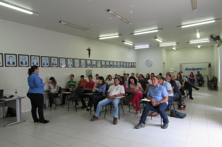 Associados participam de mais um “Café com Palestra”