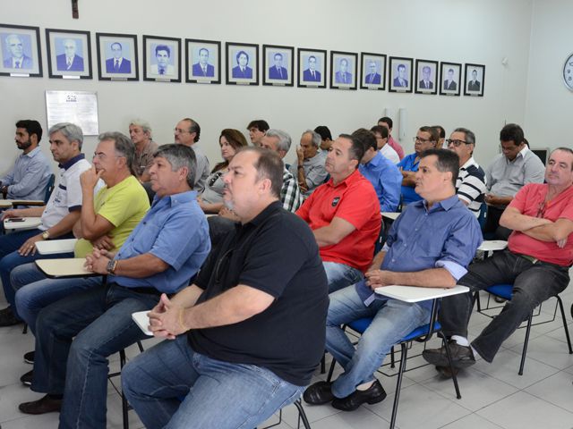 Ascipam reúne “prefeitáveis” de Pará de Minas na entrega do Plano de Desenvolvimento Econômico do Município