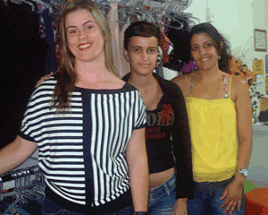 Angelita e as funcionrias da loja