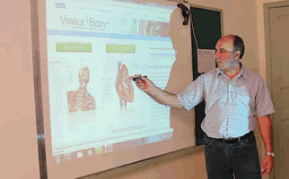 Elias Diniz, diretor do CTSFA, apresentou a tecnologia usada nos laboratórios de estudo