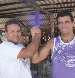 Os irmãos Geraldo e Sandro Silva, proprietários da Lajes Indiana