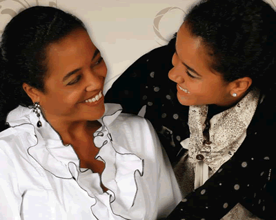 Neide e Laís Almeida são as protagonistas da campanha