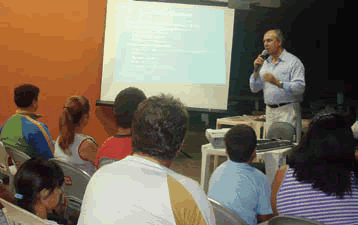 O diretor Elias Diniz apresentou o projeto aos pais