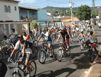 Centenas de ciclistas participaram do evento