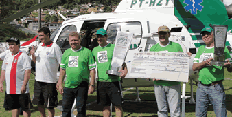 Representantes dos times junto aos parceiros do evento
