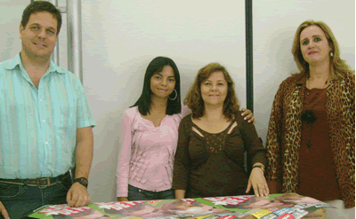 Zulma recebeu a TV das mãos de Luiz Carlos