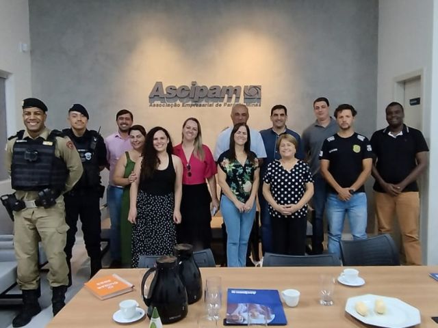 Reunião na Ascipam discute segurança do comércio no período natalino e caminhos para ajudar cidadãos em situação de rua