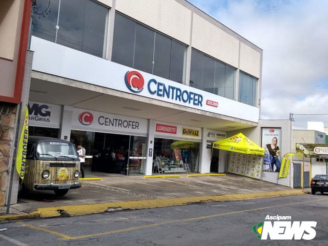 Centrofer comemora novo endereço com Feirão Tramontina